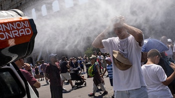 La histórica ola de calor que atraviesa Europa bate récords con temperaturas extremas y amenaza la salud de millones de personas: “Es una crisis sanitaria como la del Covid″
