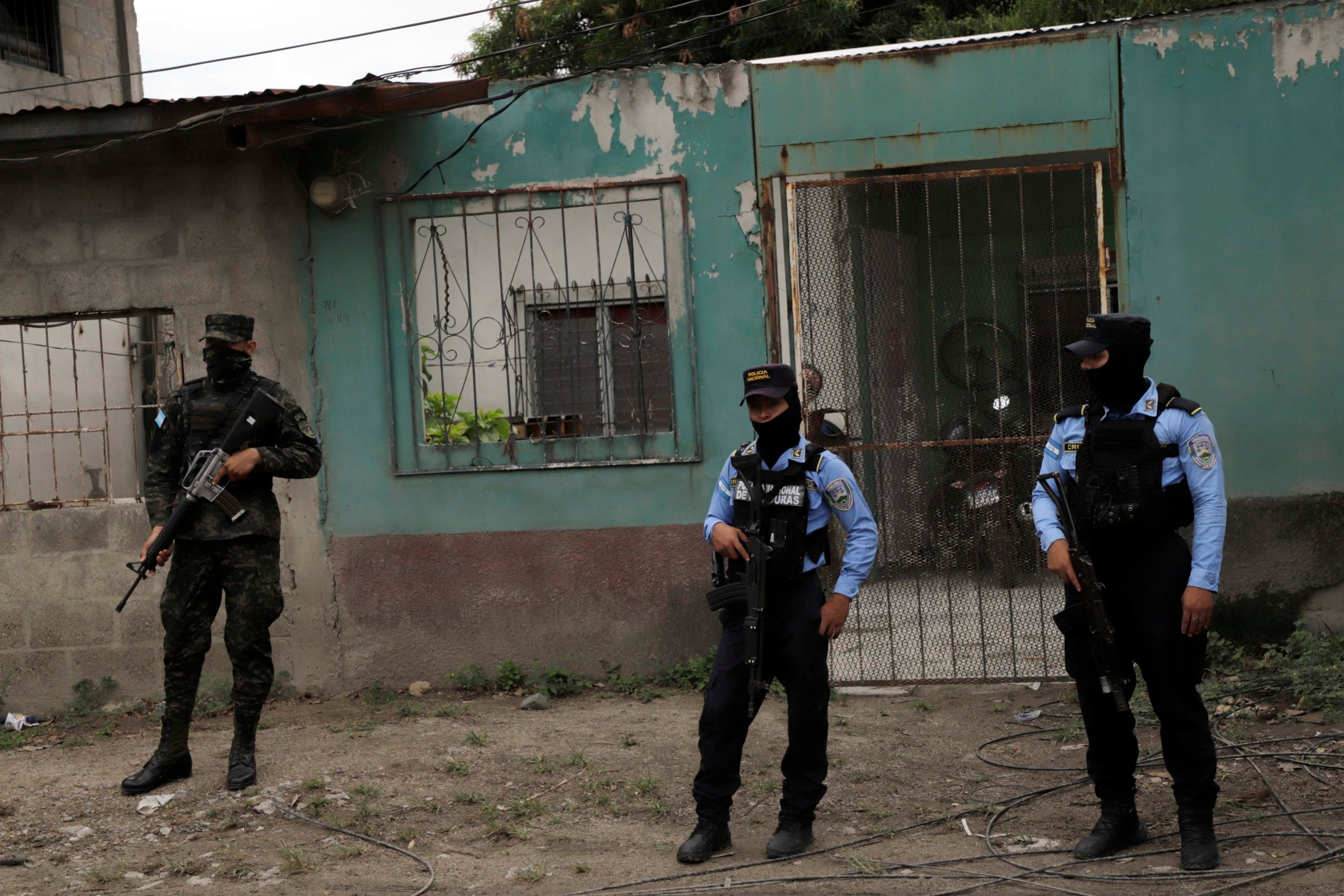 Seguridad admite que la Policía enfrenta limitaciones para mantener presencia permanente en todos los sectores. (FOTO: Contracorriente Honduras)
