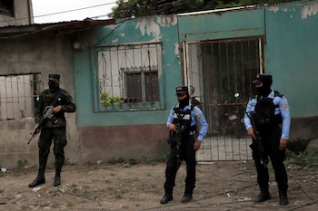 Seguridad admite que la Policía enfrenta limitaciones para mantener presencia permanente en todos los sectores. (FOTO: Contracorriente Honduras)