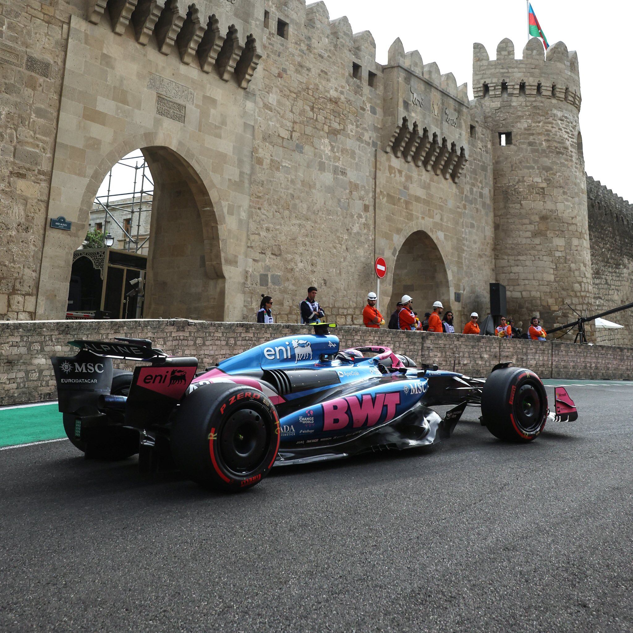 Colapinto pasa por el castillo de Bakú y asoma la