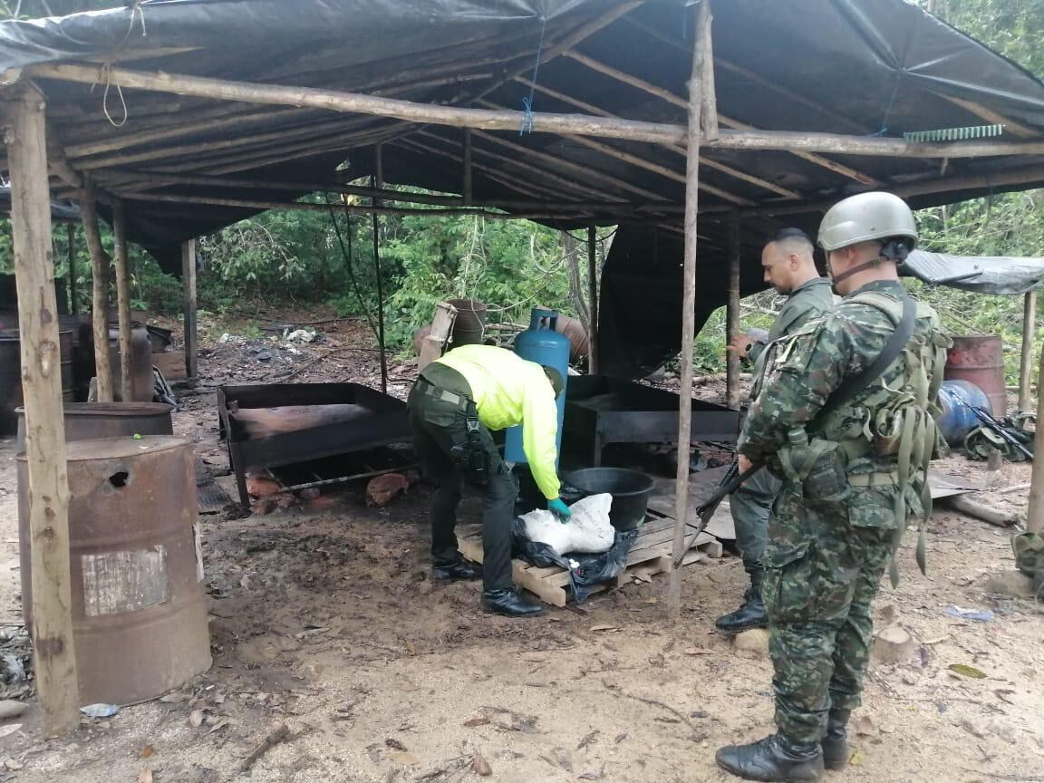 Las autoridades reportaron que este centro de procesamiento tenía la capacidad de producir hasta media tonelada de cocaína al mes - crédito Fuerzas Militares de Colombia