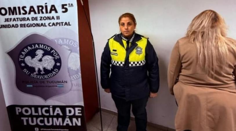 La mujer fue aprehendida tras ser señalada por una compañera de trabajo por el robo de una billetera y el uso de sus tarjetas