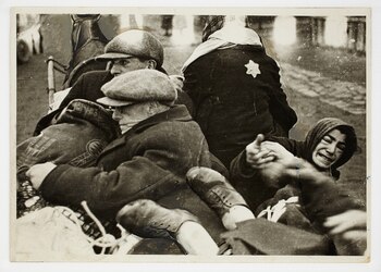 Ross Pictures Gueto de Lodz Boston MFA