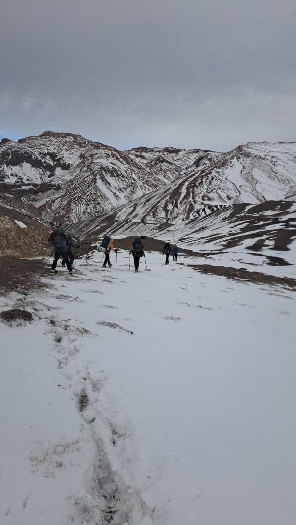 Los efectivos localizaron a los cuatro extraviados en el Cerro Penitentes y constataron que se encontraban en buenas condiciones físicas generales