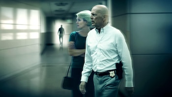 Bruce Willis y Nicky Whelan