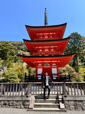 Junto a "Tenés que ir",