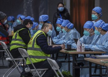 Trabajadores médicos durante la campaña