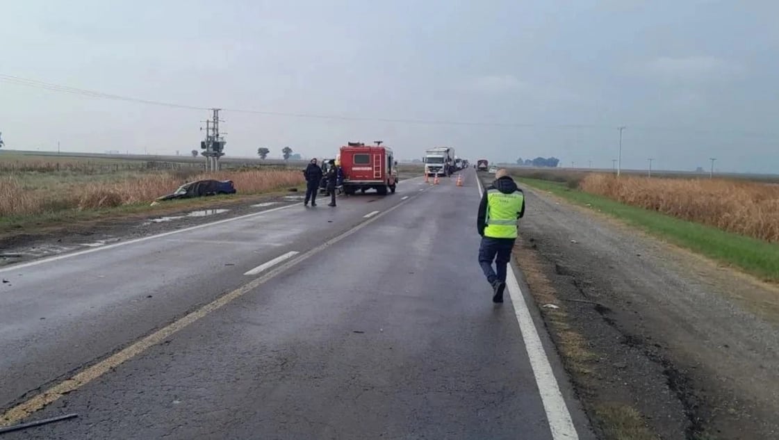 Un brutal accidente múltiple dejó dos víctimas fatales en la Ruta 5