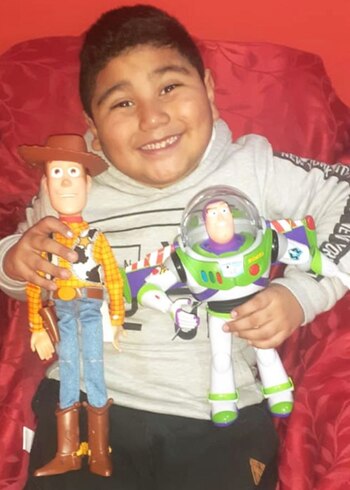 Dieguito con los regalos de