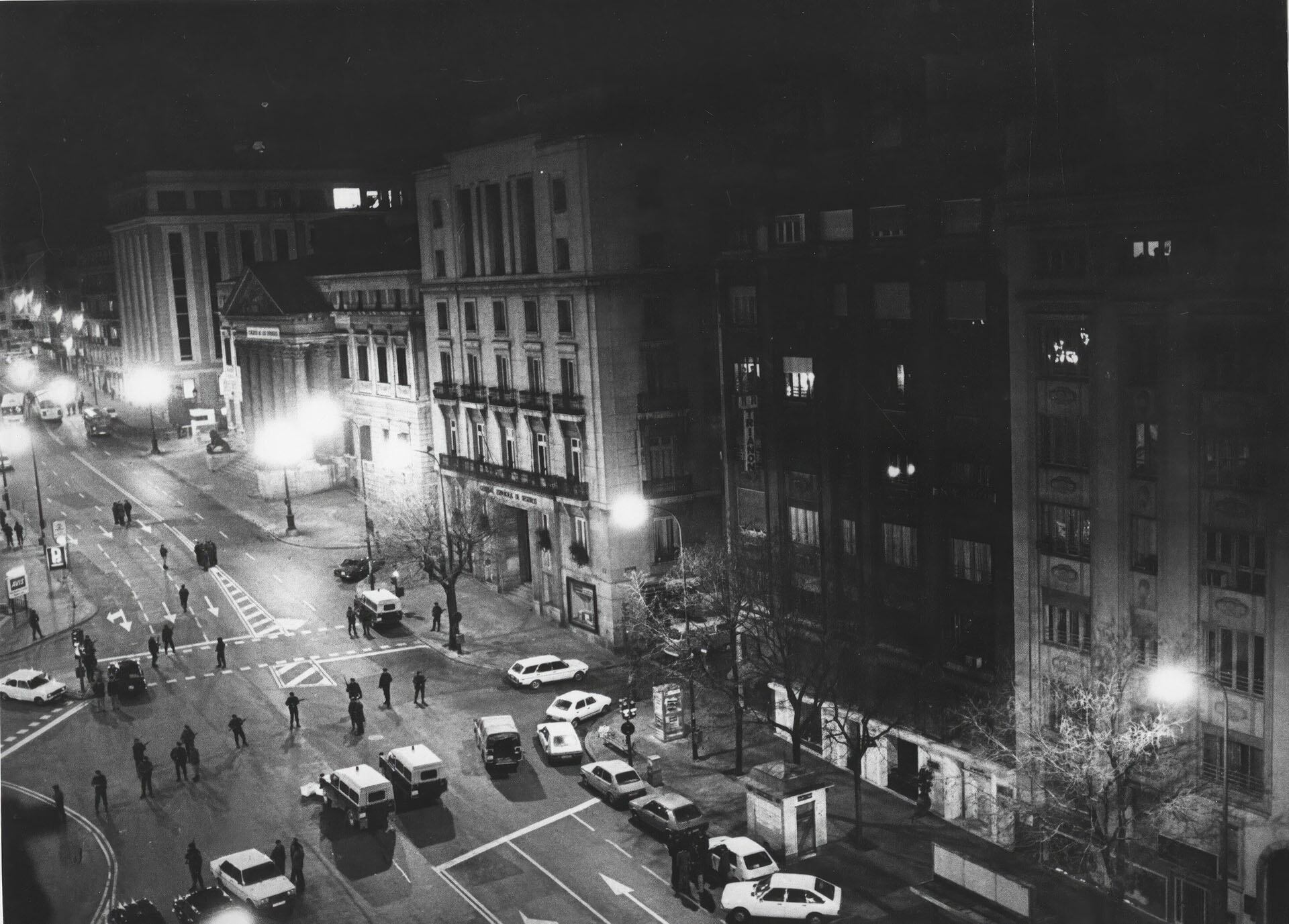 Las calles de Madrid, España, bajo custodia de las fuerzas de seguridad aquella noche larga del 23F de 1981 (Grosby)