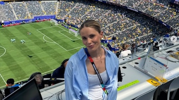 Modelo, futbolista y estudiante de filosofía: quién es la presentadora de TV que tuvo un tenso cruce con el técnico de Alemania