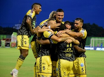 Alianza celebrando uno de los