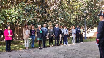 Rull encabeza la ofrenda floral