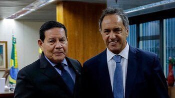 Daniel Scioli junto al vicepresidente de Brasil, Hamilton Mourão