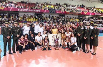 Universitario debutó con triunfo en