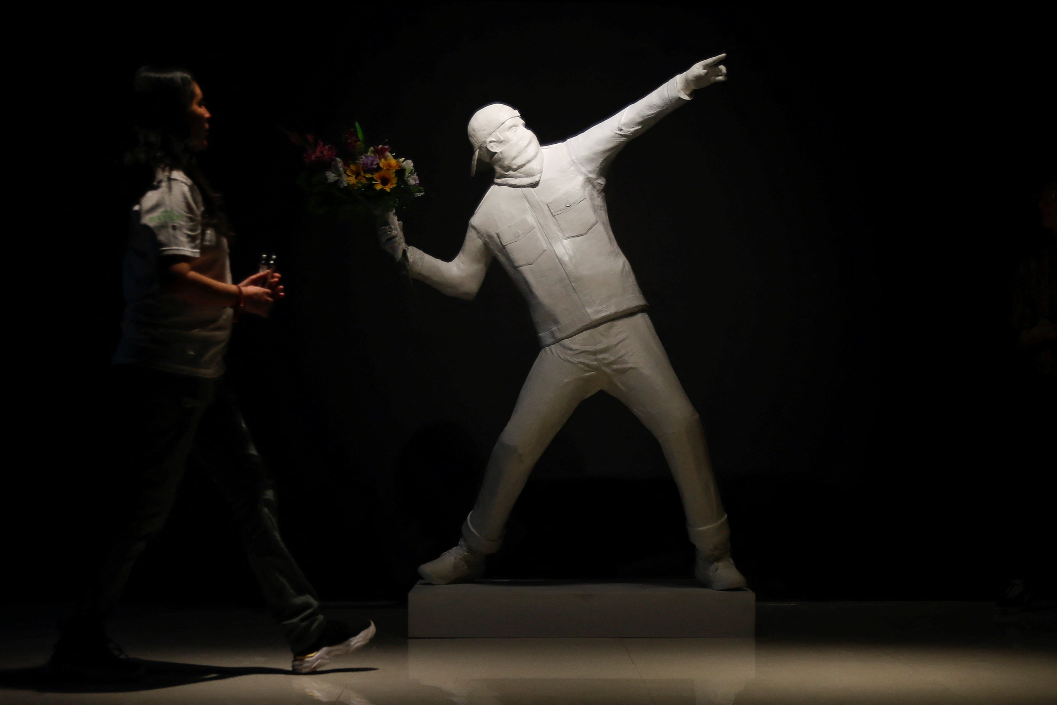 El artista británico utiliza el graffiti para denunciar conflictos sociales REUTERS/Raquel Cunha