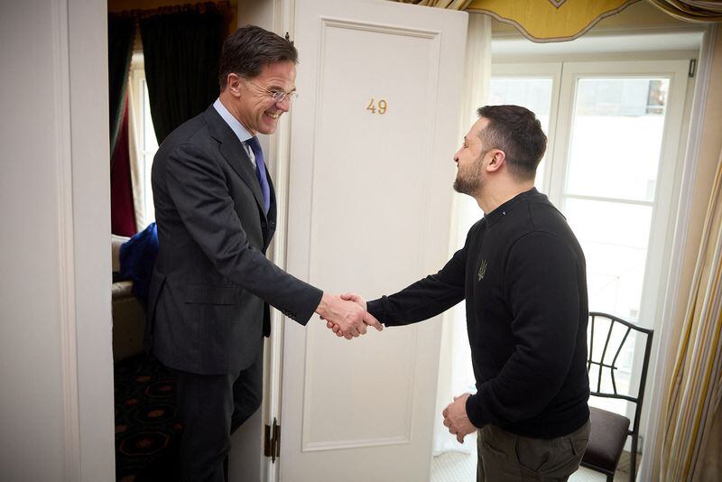 FOTO DE ARCHIVO. El presidente de Ucrania, Volodímir Zelensky, y el secretario general de la OTAN, Mark Rutte. (Servicio de Prensa Presidencial de Ucrania/Handout vía REUTERS)
