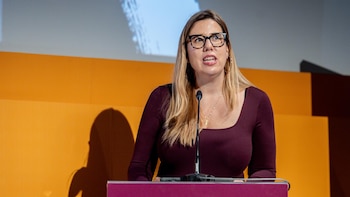 Igualdad advierte sobre sexismo publicitario en hamburgueserías, heladerías y supermercados para promocionar alimentos
