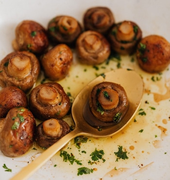 Champiñones al ajillo (Pexels)