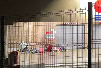 Durmiendo afuera del Costco