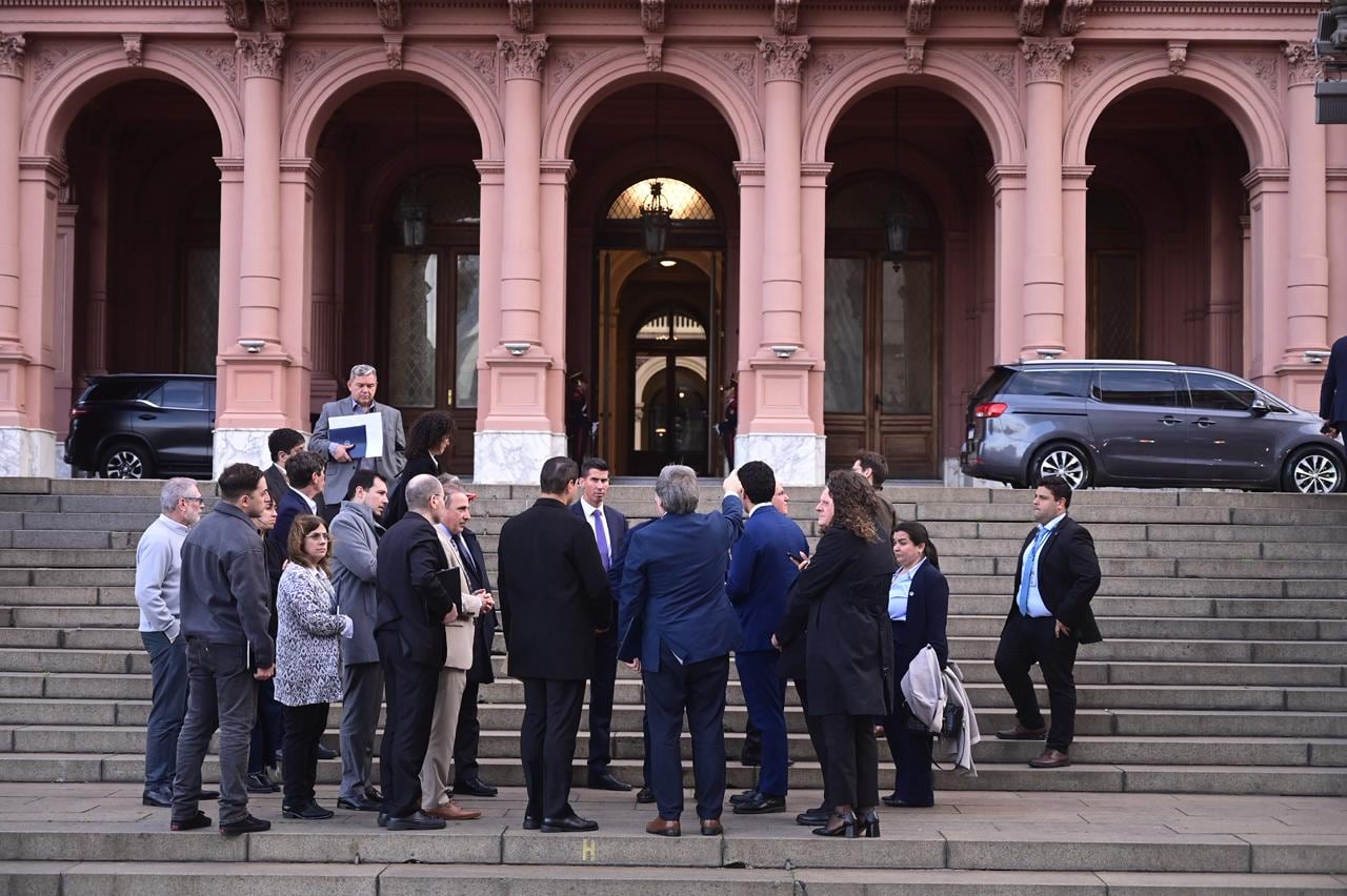 La delegación vaticana llegó a Buenos Aires encabezada por monseñor José Nahúm Jairo Salas Castañeda, coordinador de los Viajes Apostólicos del Vaticano.