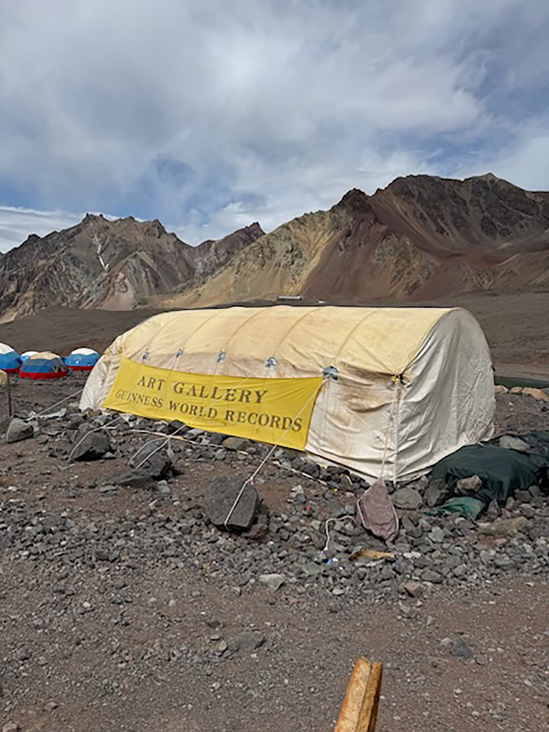 La galería de arte Nautilus en Plaza de Mulas ostenta el Récord Guinness como la más alta del mundo, ubicada a 4300 metros de altitud