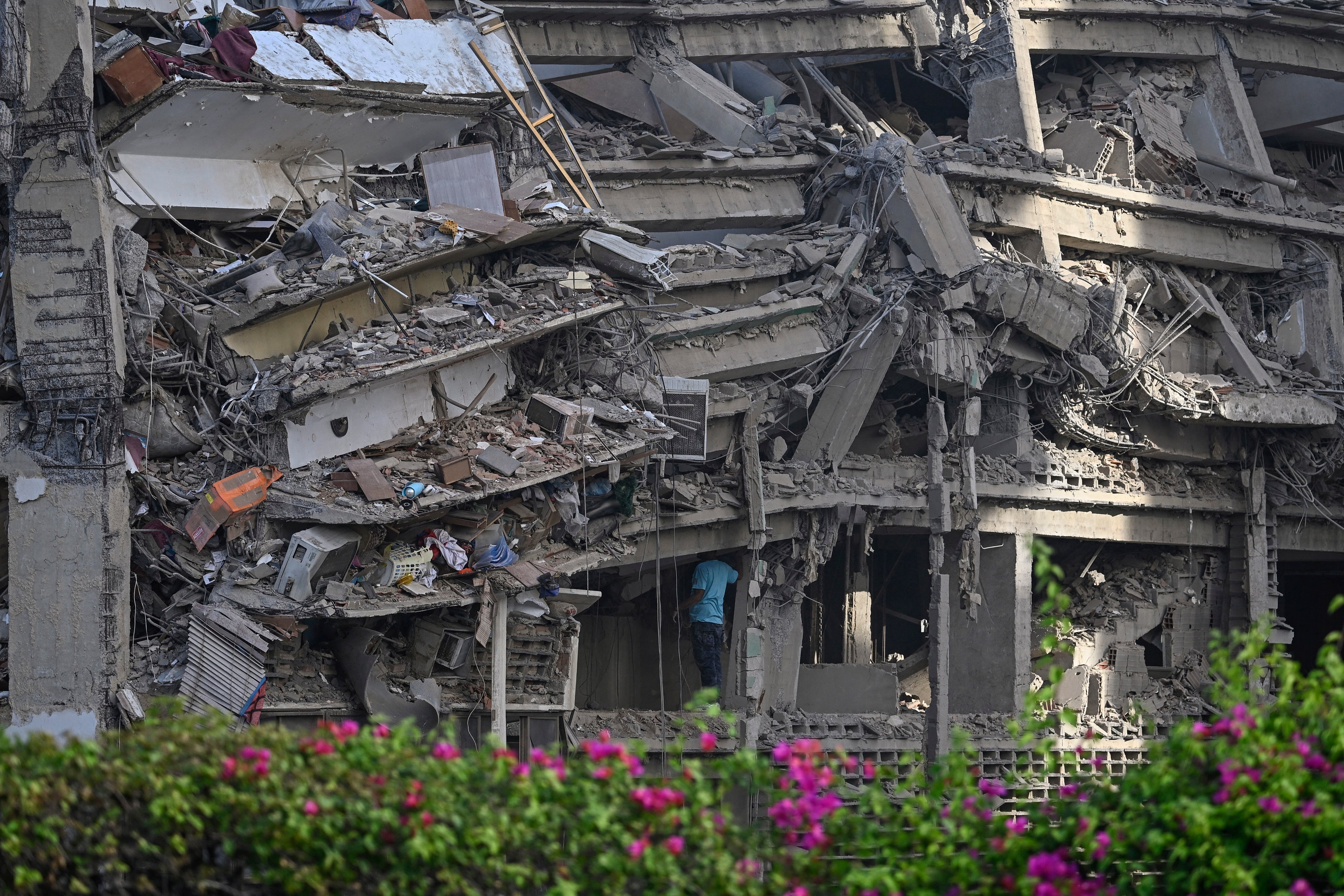 Un doble sismo de magnitud 7,2 y 7,5 provocó al menos 164 muertos y cerca de 1.000 heridos en Venezuela, según datos oficiales (Photo by Federico PARRA / AFP)
