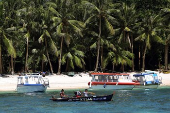 ARCHIVO - Tres niños en