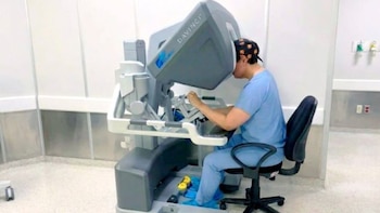 Cirugía robótica en Perú logra extirpar cáncer urológico poco común y acelera la recuperación del paciente