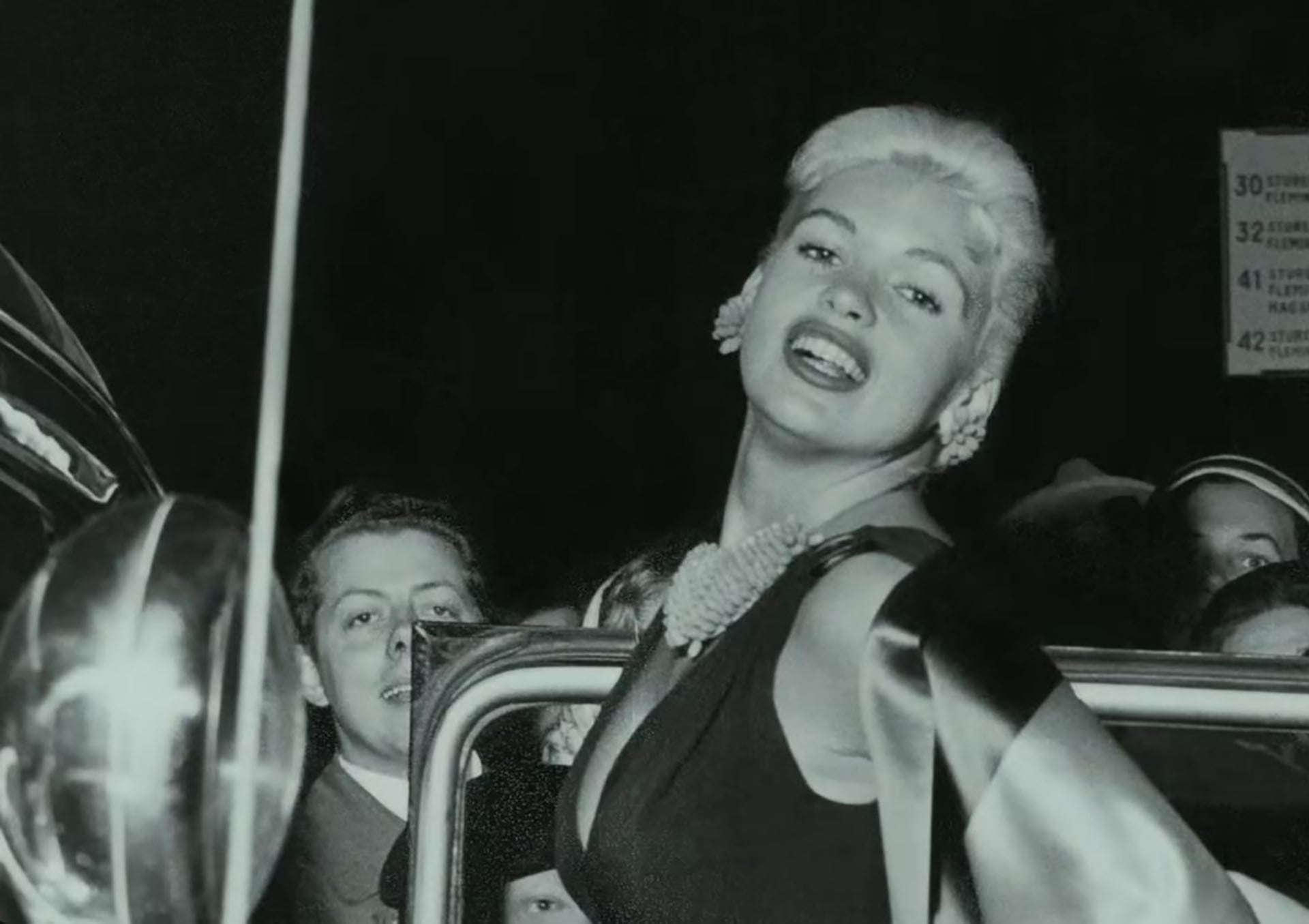 La carrera de Jayne Mansfield despegó con Broadway y Hollywood, pero entró en declive tras que aparecieran sus fotos en Playboy en 1963 (@HBO)