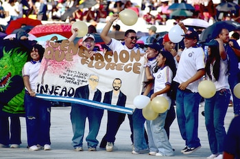 Nayib Bukele, presidente de El Salvador anuncia 50 mil becas para estudiantes en 2026 (2)