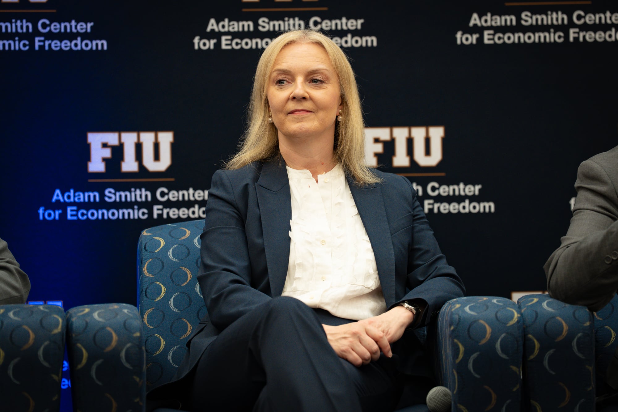 Liz Truss sostuvo en FIU que el problema del Reino Unido no es solo cambiar de primer ministro, sino un sistema que vació de poder al gobierno electo. (Nacho Films)