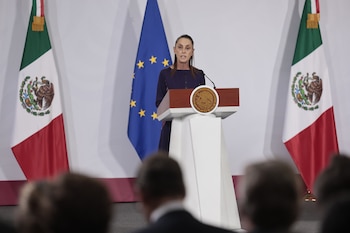 La presidenta de México, Claudia Sheinbaum, habla durante un mensaje a medios en el Palacio Nacional de Ciudad de México (México). EFE/José Méndez