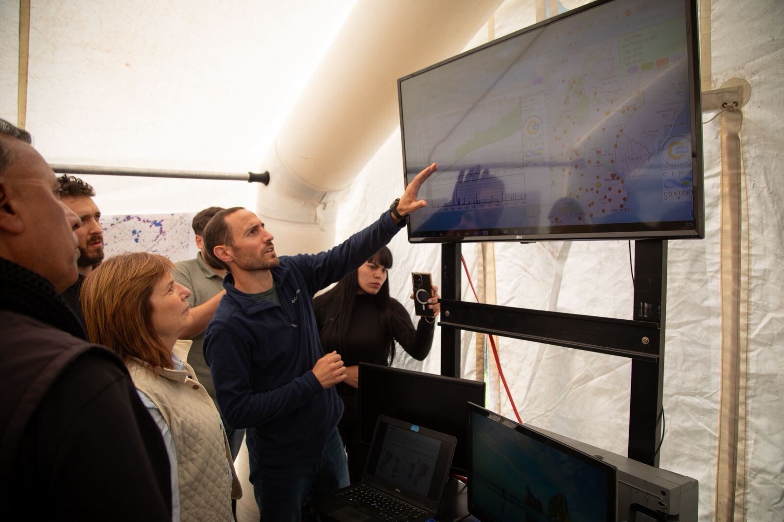 La ministra Patricia Bullrich encabezó una reunión escuchando los reclamos de productores e intendentes por la emergencia hídrica
