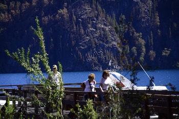 Vecinos y equipos de emergencia
