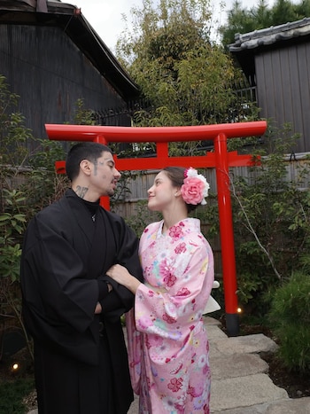 Emilia y Duki posaron en