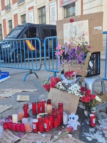08/10/2026 Altar en homenaje a Maricarmen en la Puerta del Sol de Madrid
SOCIEDAD