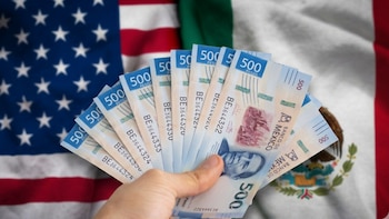 Golpe a las remesas de México: Trump firma decreto que obliga a bancos a investigar transferencias de migrantes