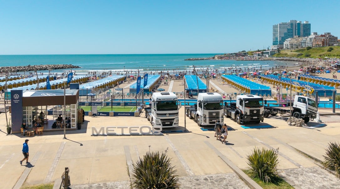 Mar del Plata: los camiones son el punto de encuentro en la playa Varese