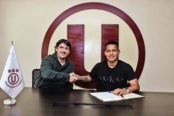 El lateral izquierdo alargó su contrato por tres temporadas más l Foto: Universitario de Deportes