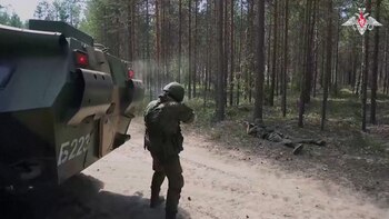 Los ejercicios incluyen desplazamientos a