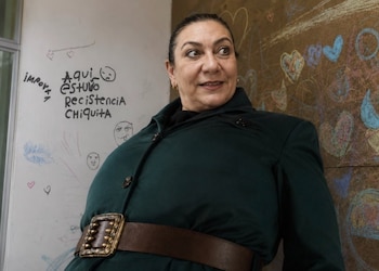 María Carolina Restrepo volvió a generar reacciones al publicar una imagen presuntamente creada con Inteligencia Artificial junto al muro de Resistencia Chiquita que ordenó borrar - crédito X