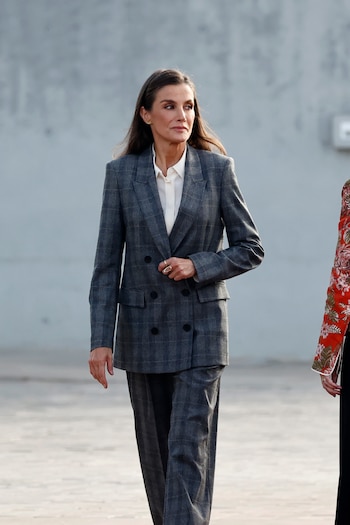 La reina Letizia durante la despedida oficial antes de su viaje a Finlandia. (Antonio Gutiérrez / Europa Press)
