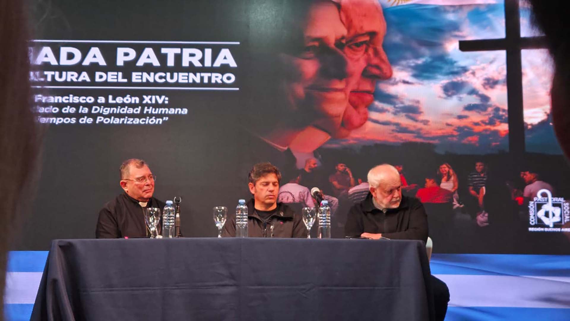 Representantes de la Pastoral Social y el gobernador Axel Kicillof presentes en la jornada “De Francisco a León XIV en tiempos de polarización” de la cual también participó la UTEP (Prensa UTEP)