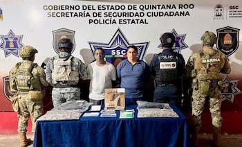 Las fuerzas de seguridad decomisaron armas de fuego, municiones y marihuana durante la intervención realizada en el municipio de Benito Juárez.