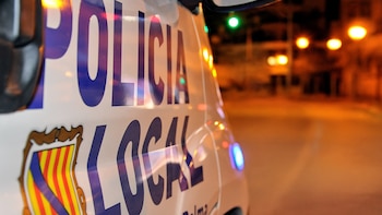 Denuncian a un hombre en