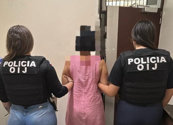 Uno de los operativos se realizó en Ochotal de Osa, en Puntarenas, donde agentes del OIJ allanaron una vivienda y detuvieron a una sospechosa. Fuente: OIJ