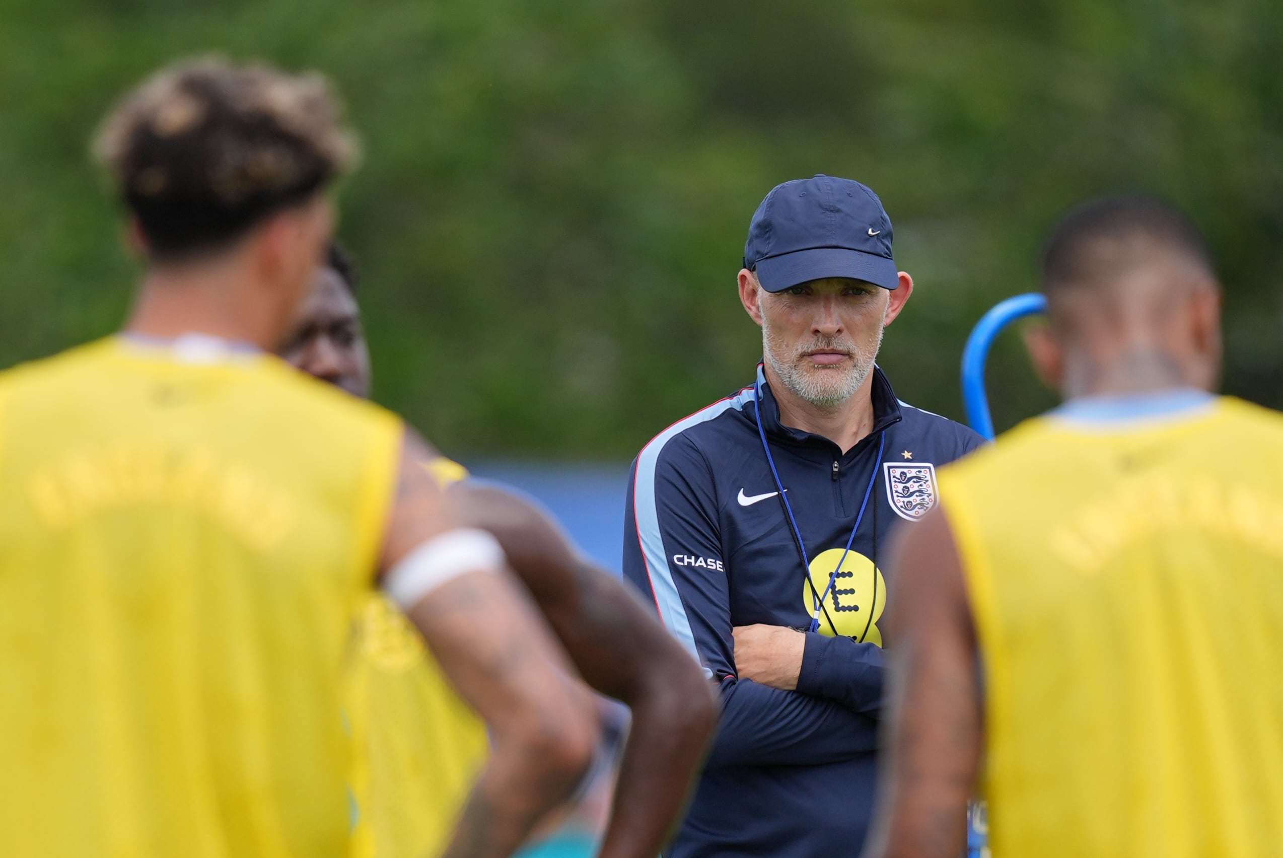 El técnico de Inglaterra Thomas Tuchel le brindó libertades a sus jugadores y les concedió un día y medio libre (AP Foto/Rebecca Blackwell)
