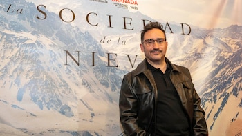 Bayona regresa a Netflix para ampliar la historia real de ‘La sociedad de la nieve’: “Decidimos viajar con el reparto al lugar del accidente”