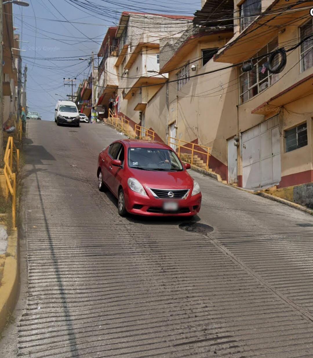 Esta bajada es conocida por su gran pendiente. Foto: (Google Maps)